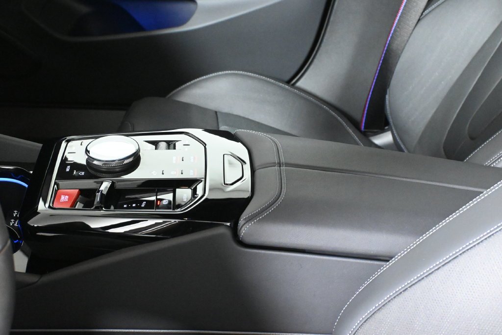 Used 2025 Dark Graphite BMW Base image 25