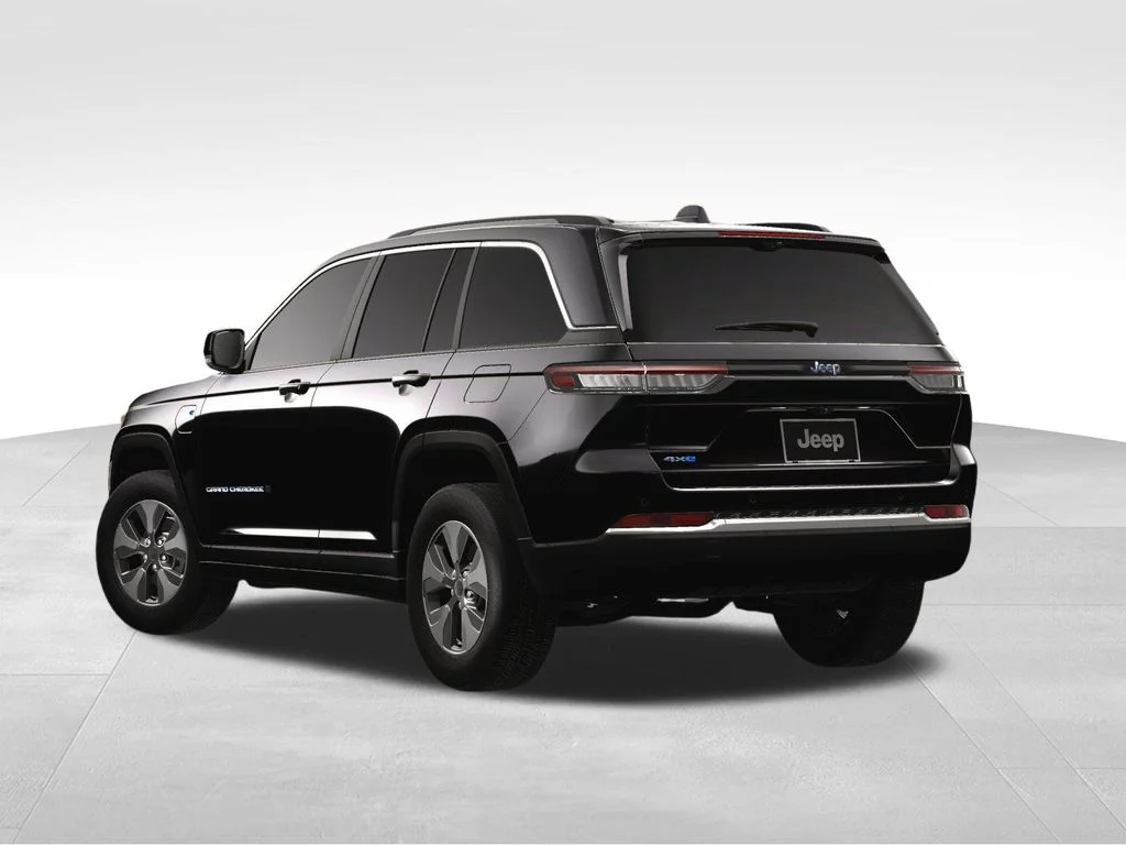 New 2024 Diamond Black Crystal Pearlcoat Jeep 4xe image 4