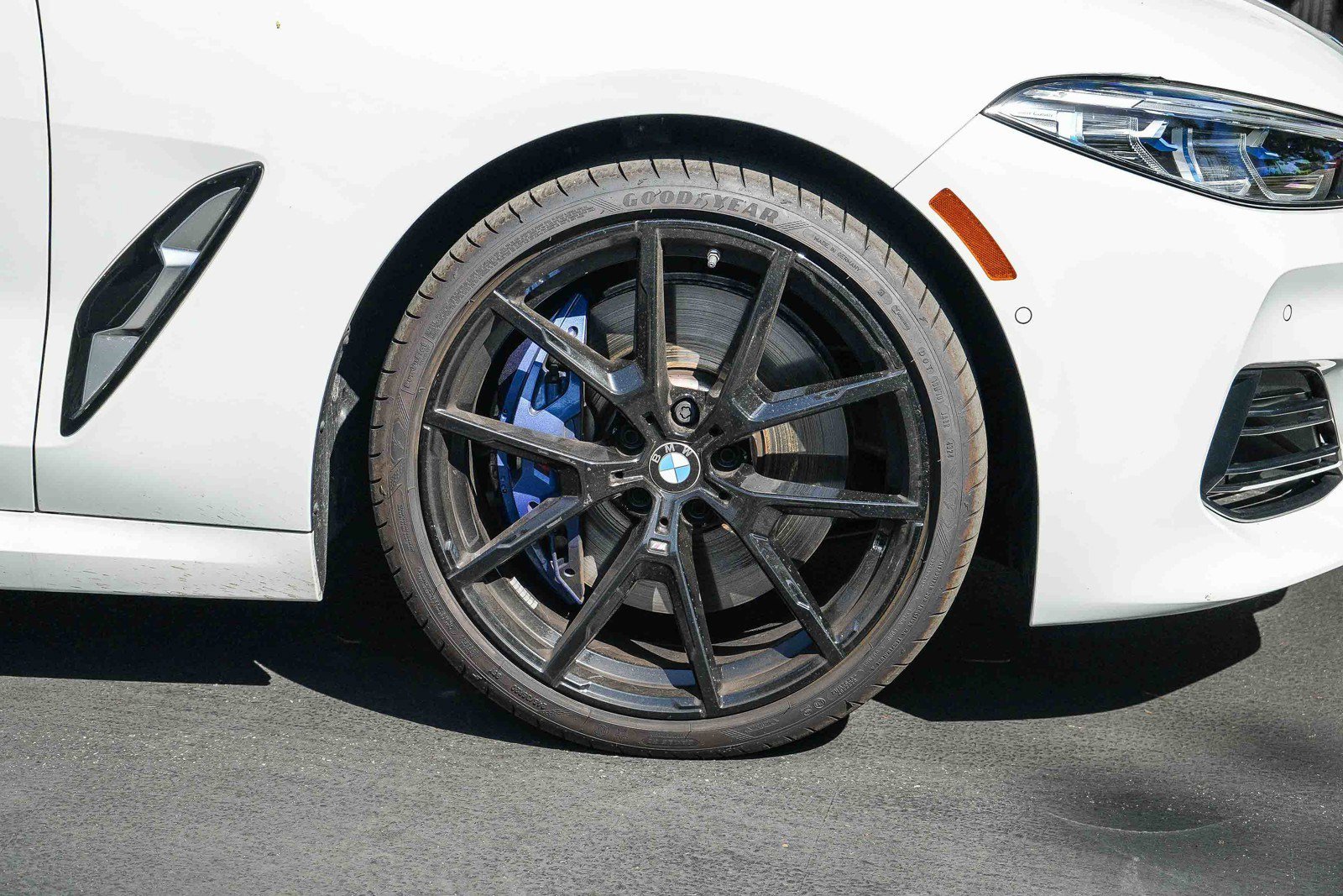 2025 BMW 8 Series 840i - Photo 10