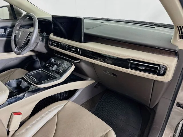 Used 2021 Mocha Lincoln Reserve image 30
