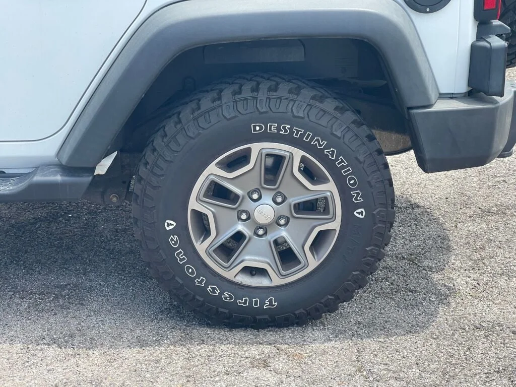 Certified Used 2018 Bright White Jeep Rubicon image 34