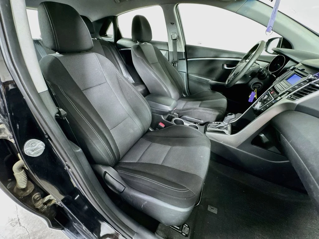 Used 2013 Black Hyundai Base image 31