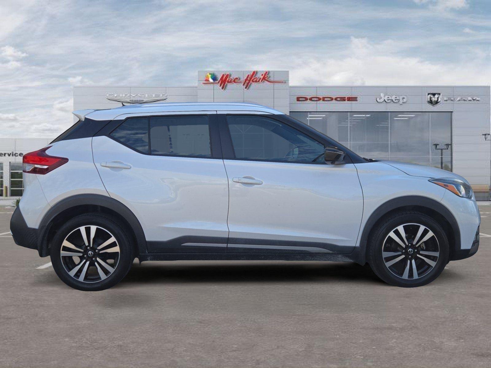 Used 2019 Aspen White Nissan SR image 6