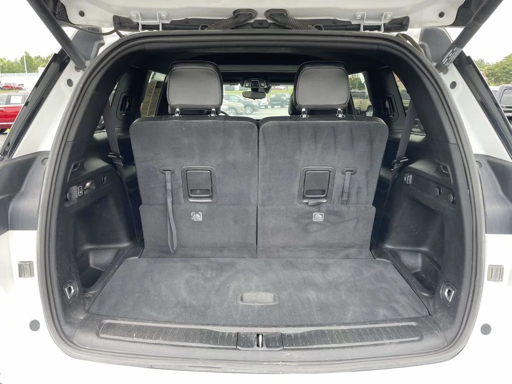 Used 2023 White Jeep Altitude image 42