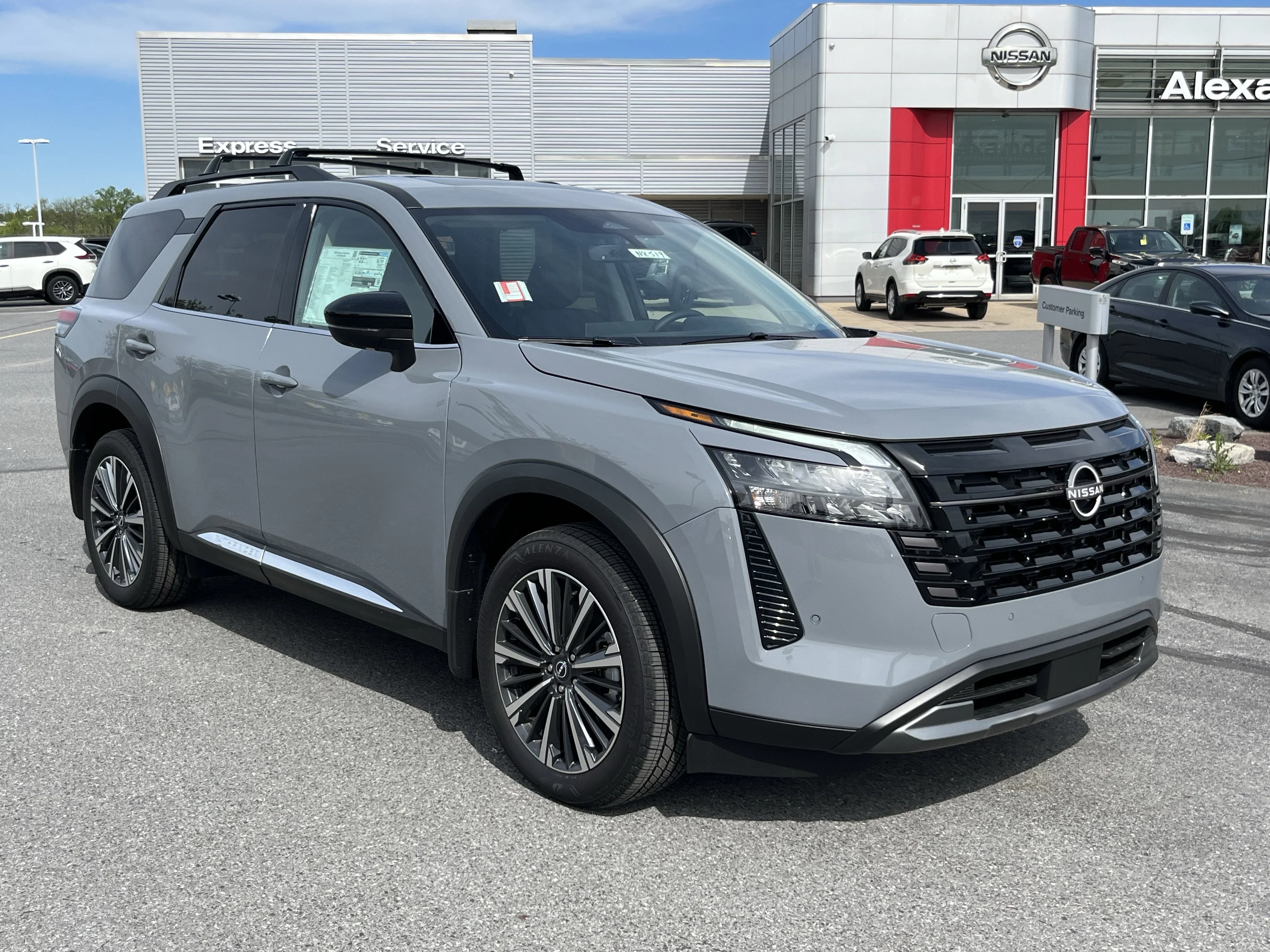 2026 Nissan Pathfinder Platinum 4WD's photo