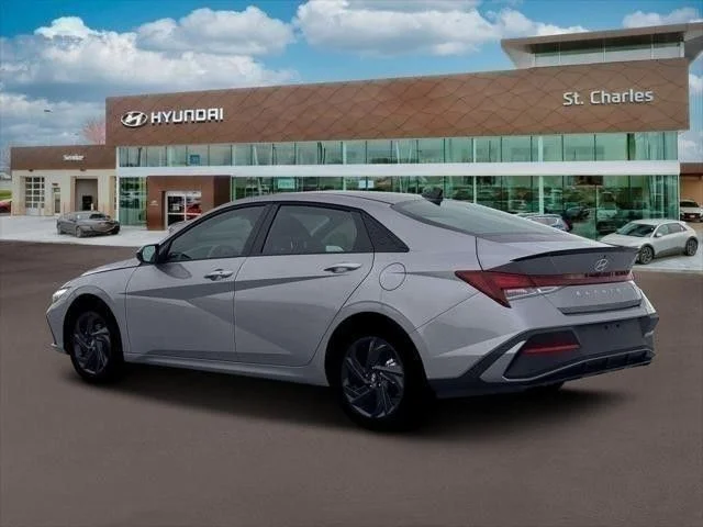 Used 2026 Silver Hyundai SEL Sport image 4