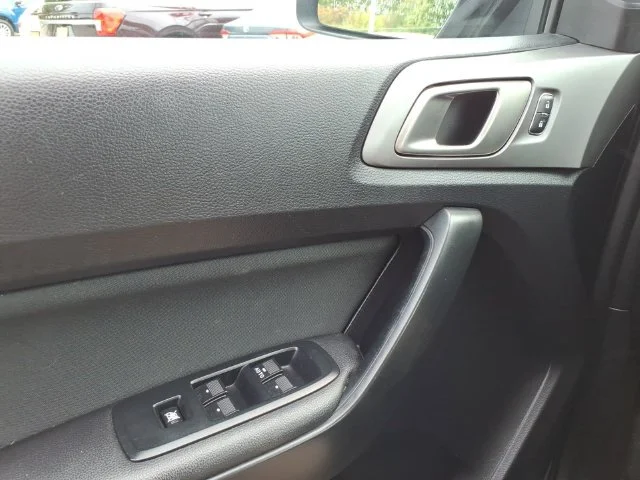 Used 2020 Silver Ford XLT image 19