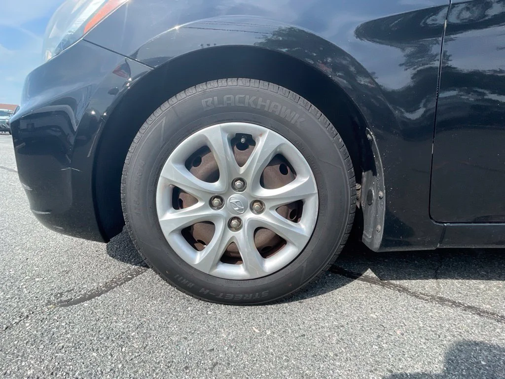 Used 2013 Black Hyundai GLS image 9