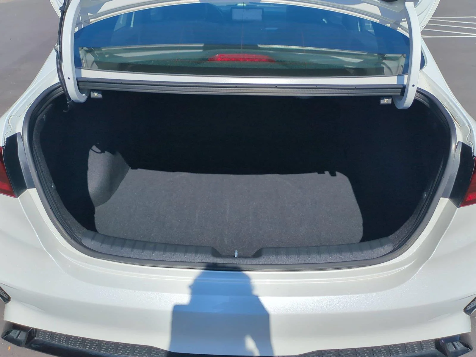 Used 2024 Snow White Pearl Kia GT-Line image 34