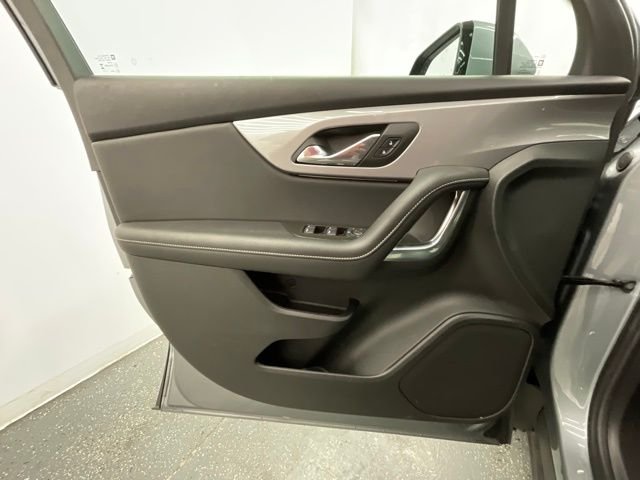 Used 2025 Gray Chevrolet LT image 9
