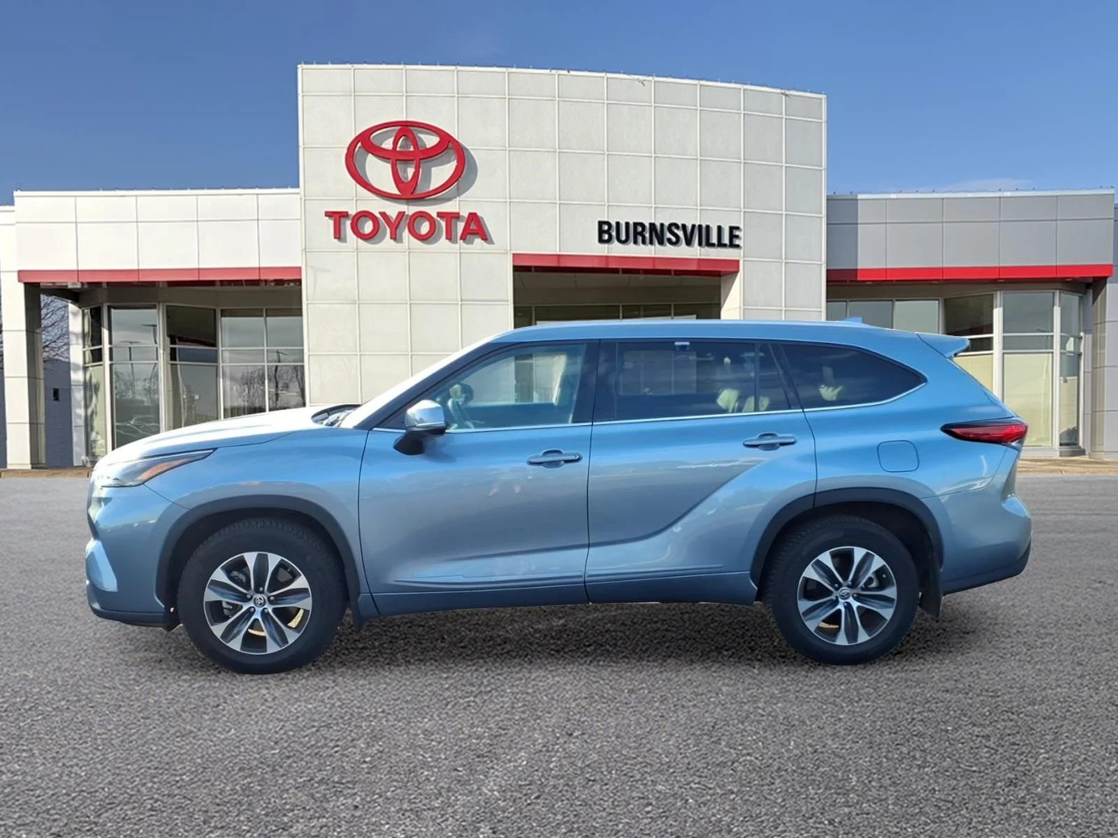 Certified Used 2022  Toyota XLE image 7