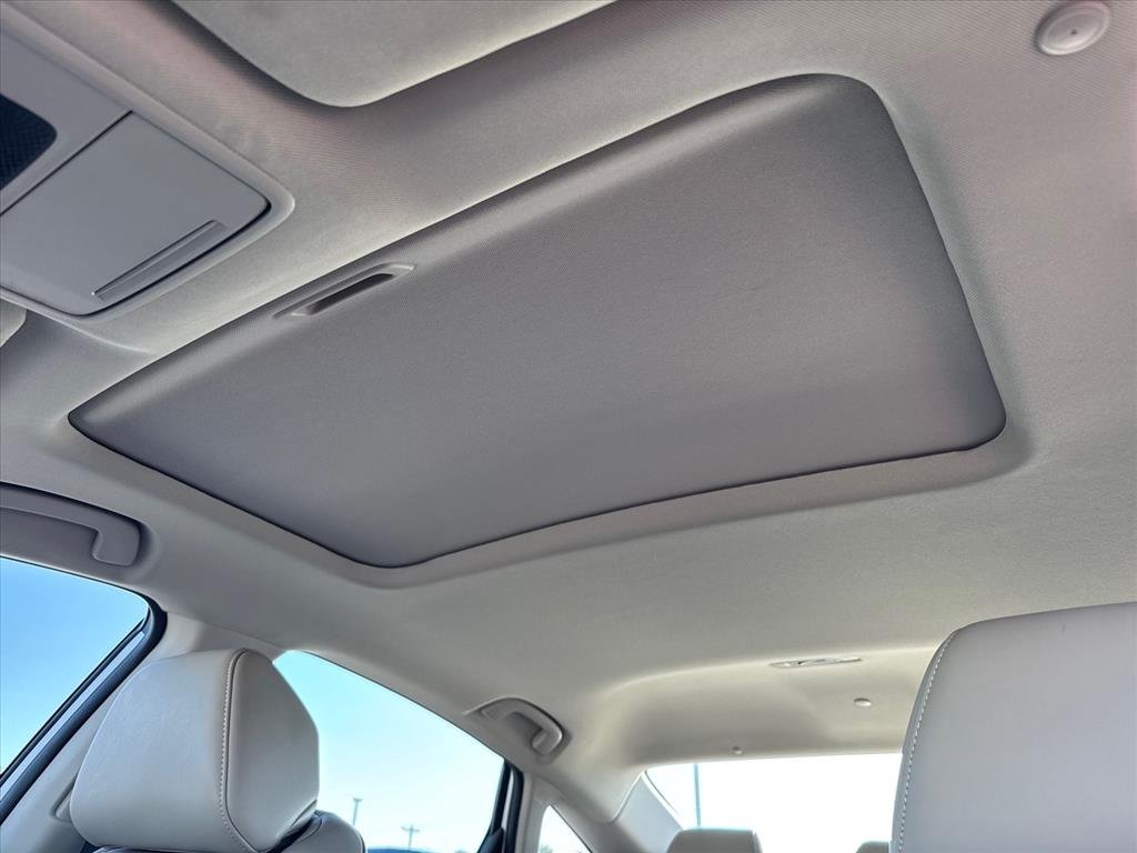 Used 2023 Platinum White Pearl Honda Touring image 19