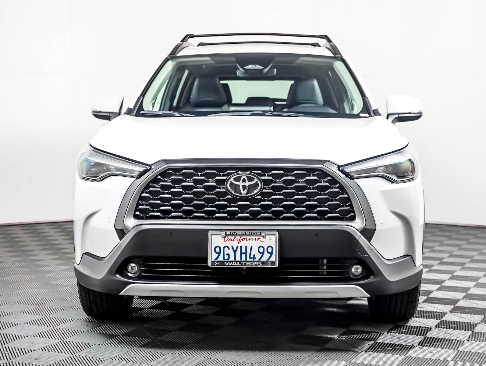Used 2023 Wind Chill Pear Toyota XLE 2WD image 9