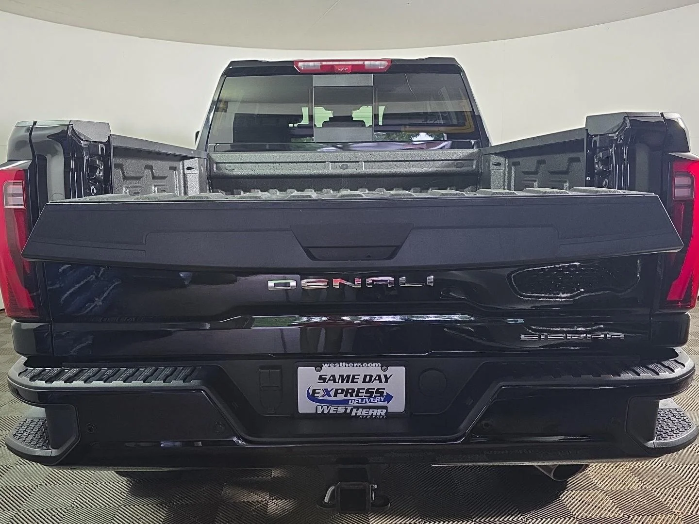 Used 2025 Onyx Black GMC Denali image 3