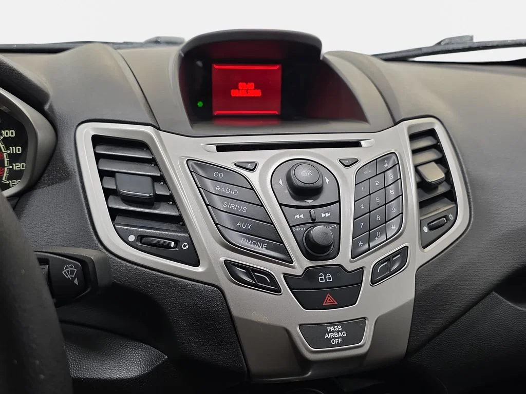 Used 2013 Oxford White Ford SE image 19