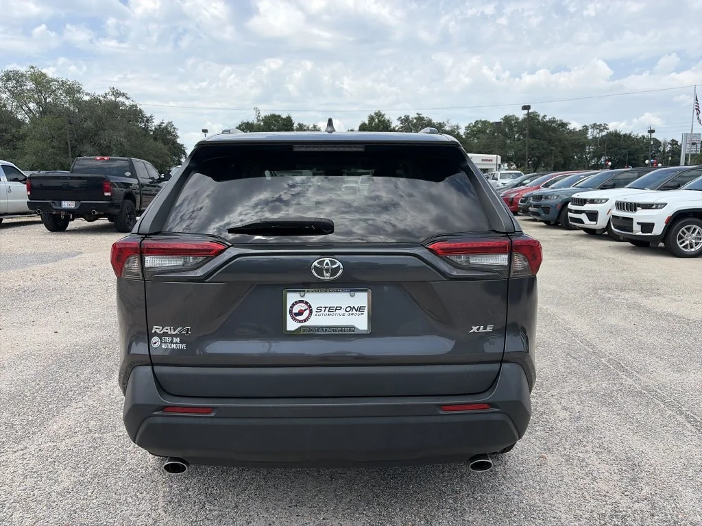 Used 2022 Gray Toyota XLE Premium image 5