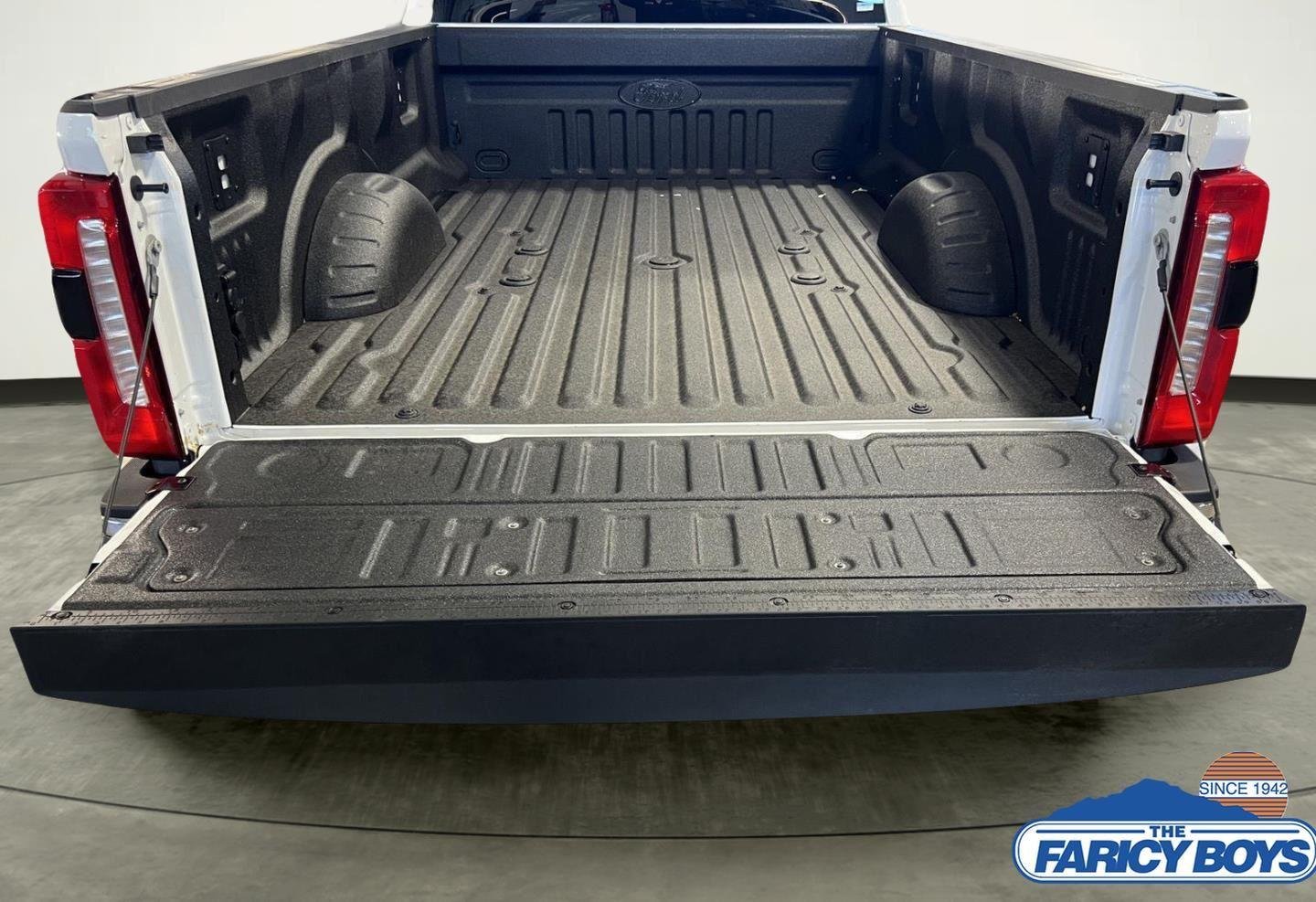 New 2026 Oxford White Ford F-350® XLT image 7