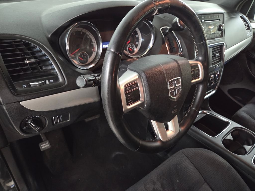 Used 2015 Black Dodge SXT image 18