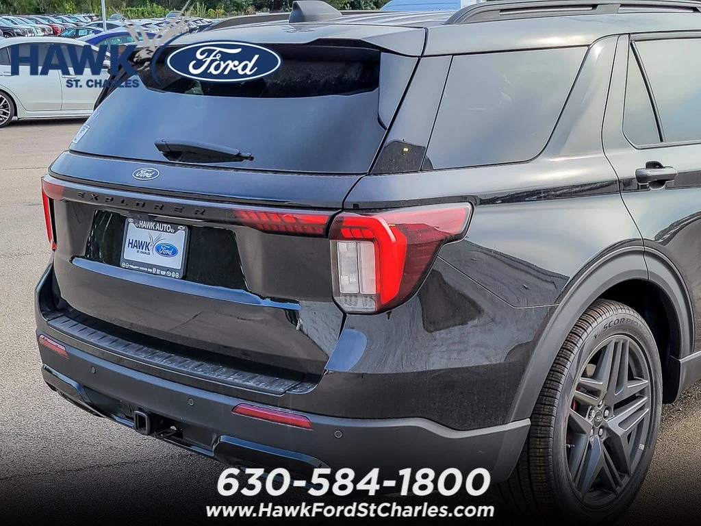 New 2027 Agate Black Metallic Ford 4DR 4WD ST-LINE image 5