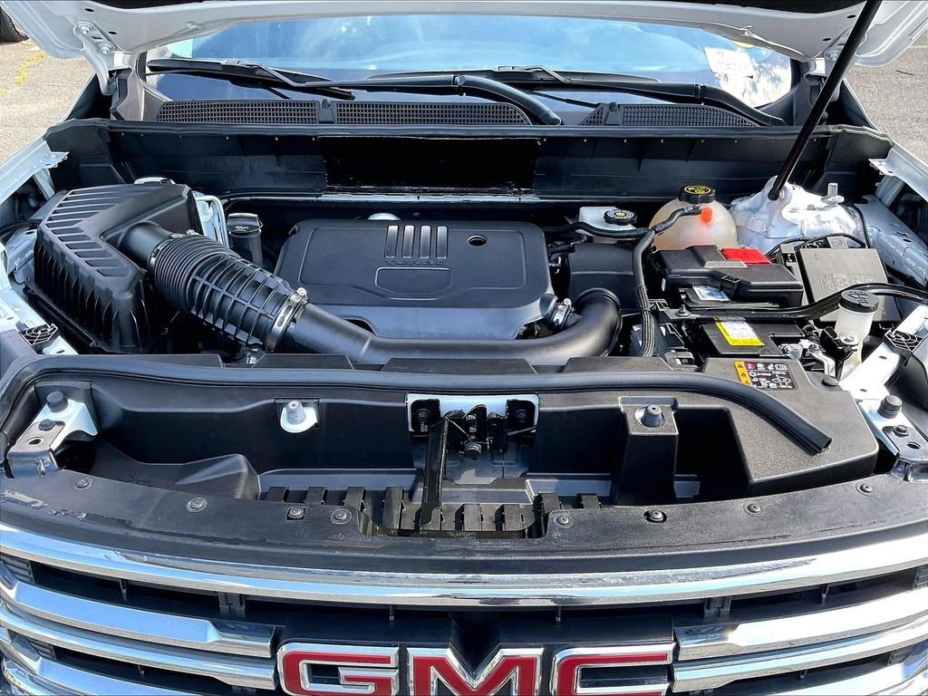 Used 2023 White GMC SLE image 31