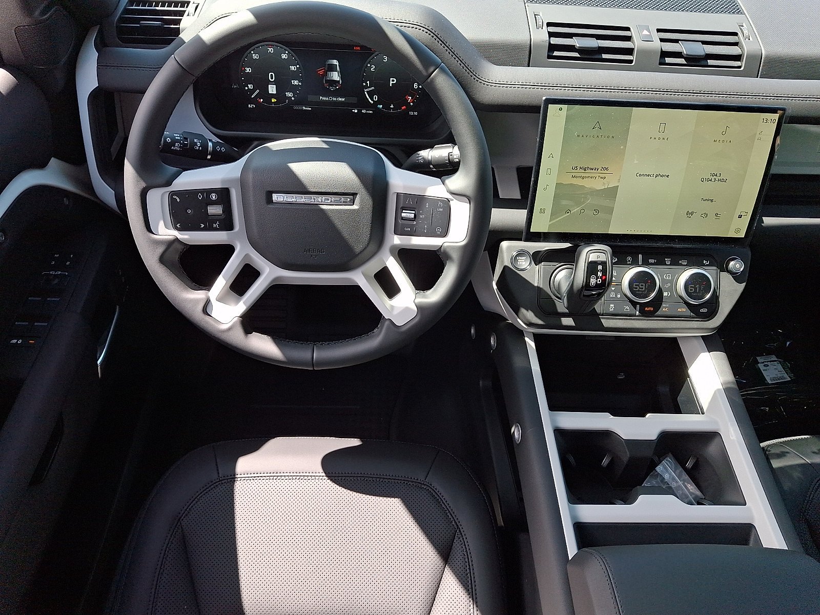 New 2026 Fuji White Land Rover  image 8