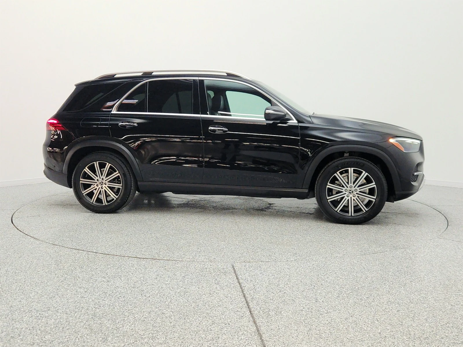 Certified Used 2024 Black Mercedes-Benz GLE 350 4MATIC® SUV image 4