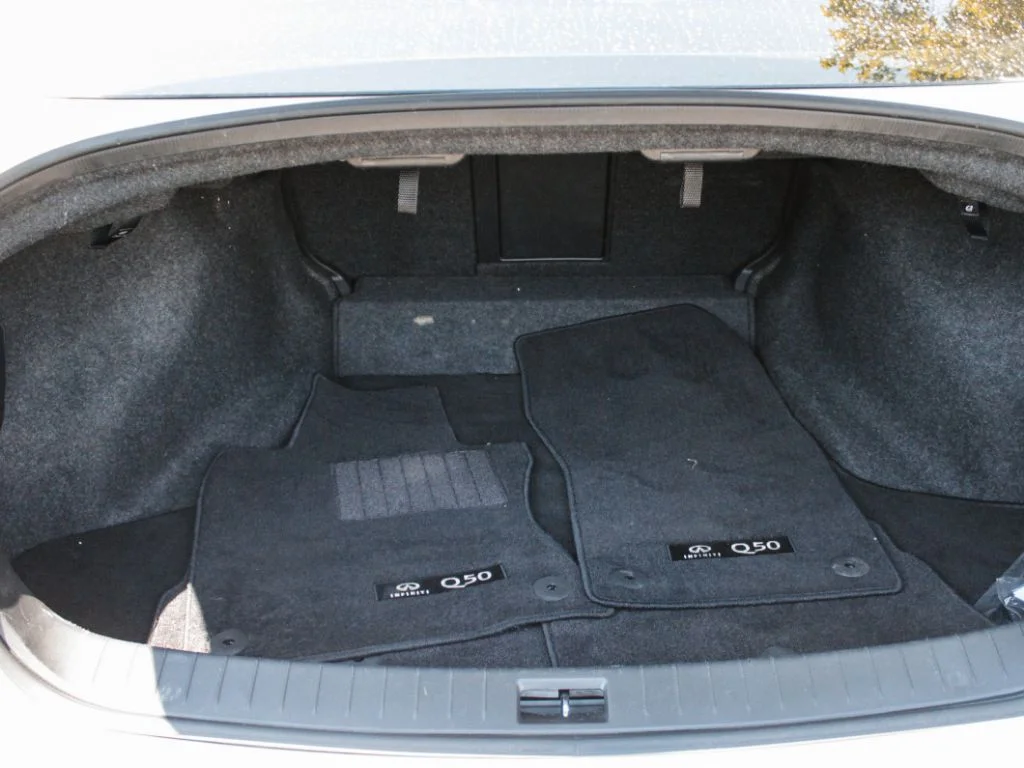 Used 2023 Majestic White INFINITI LUXE image 28