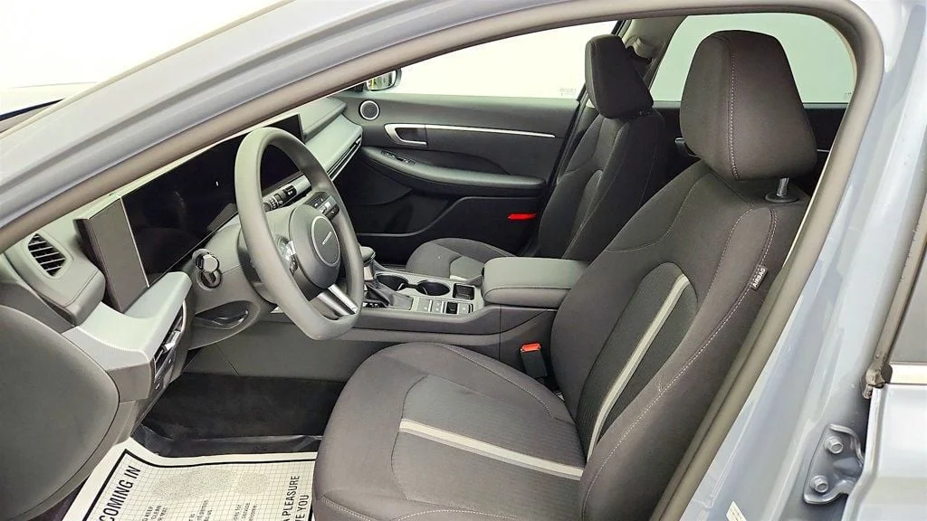 Used 2026 Transmission Blue Hyundai SE FWD image 12
