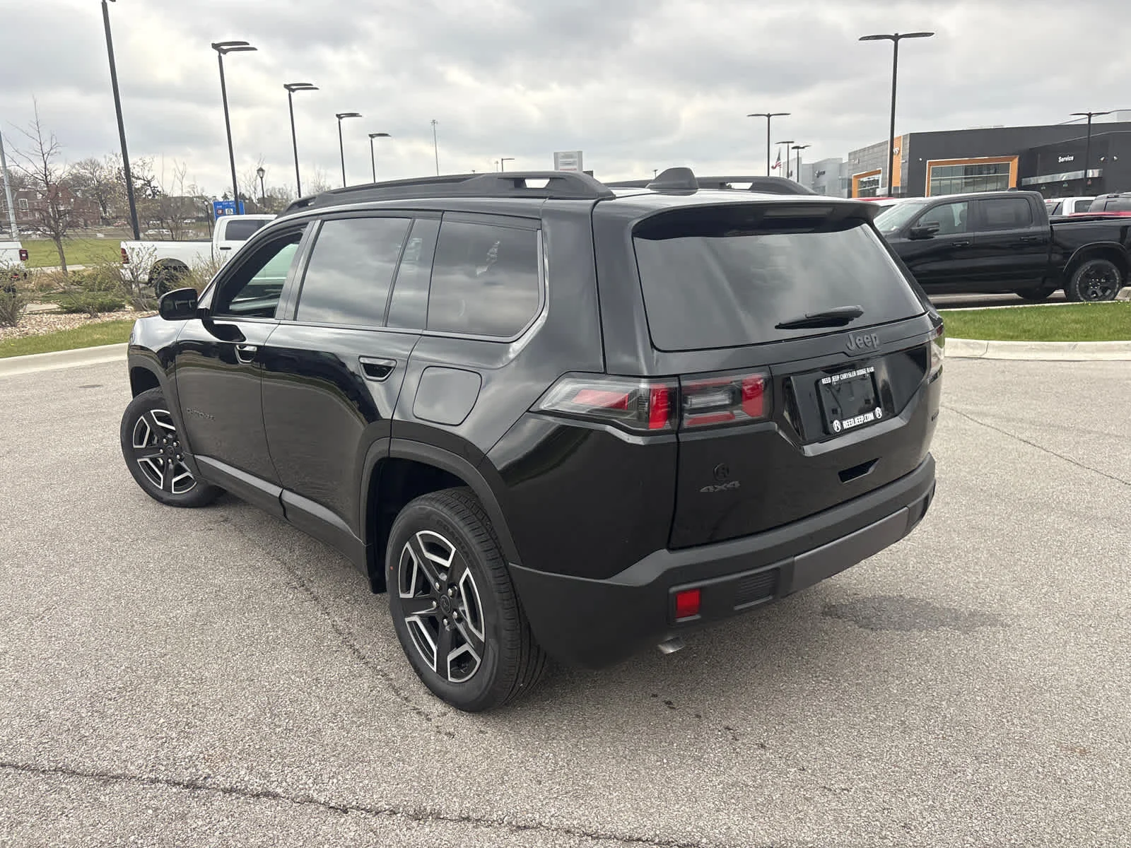 New 2026 Diamond Black Crystal Pearlcoat Jeep Laredo image 7