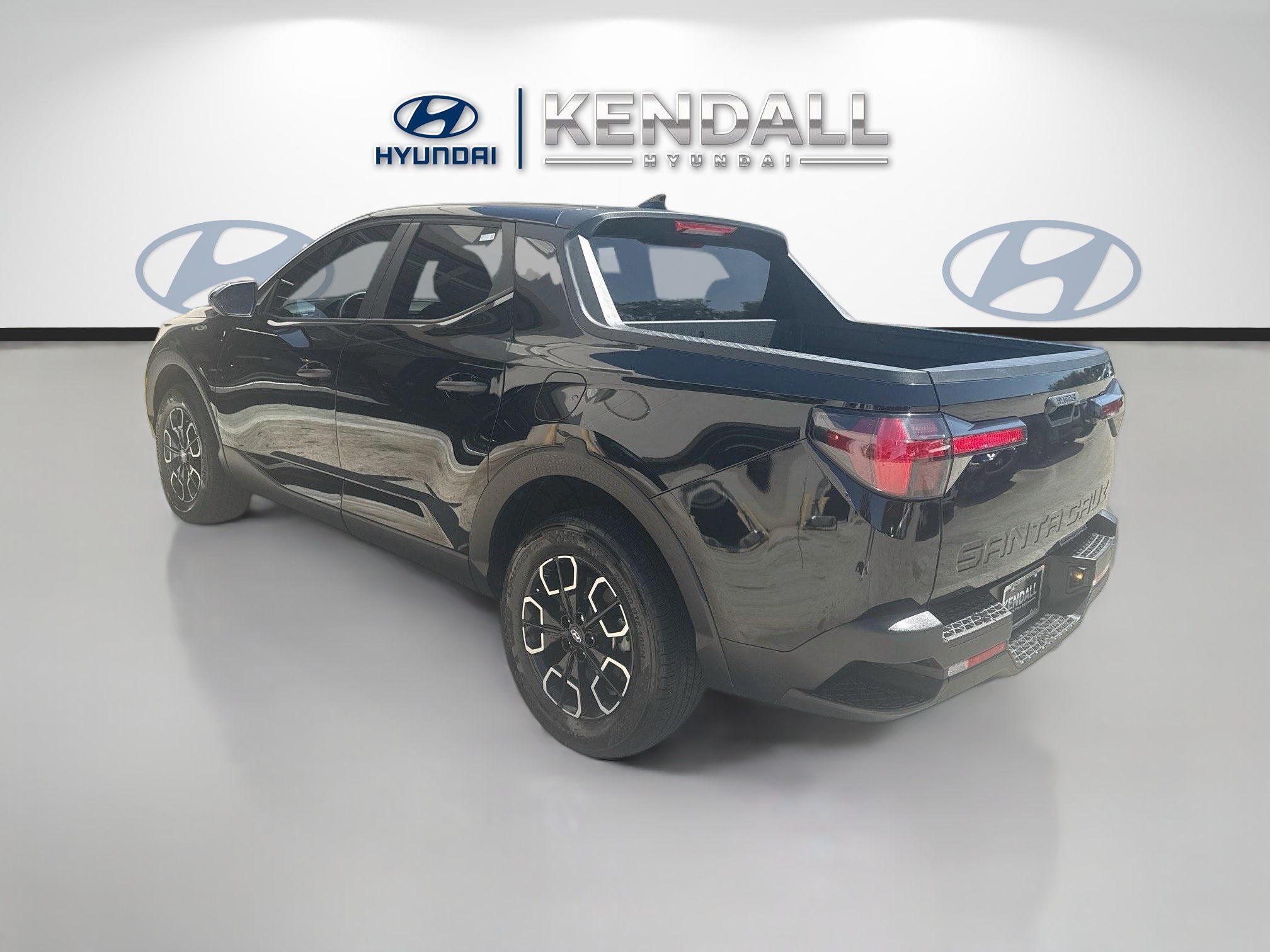 Used 2024 Phantom Black Hyundai SE image 4