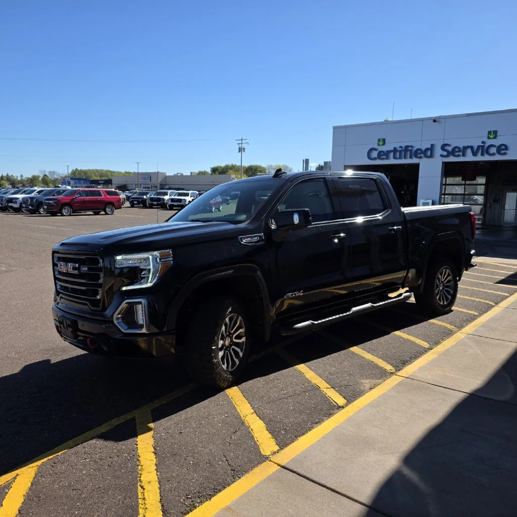 Used 2022 ONYX BLACK GMC AT4 image 4