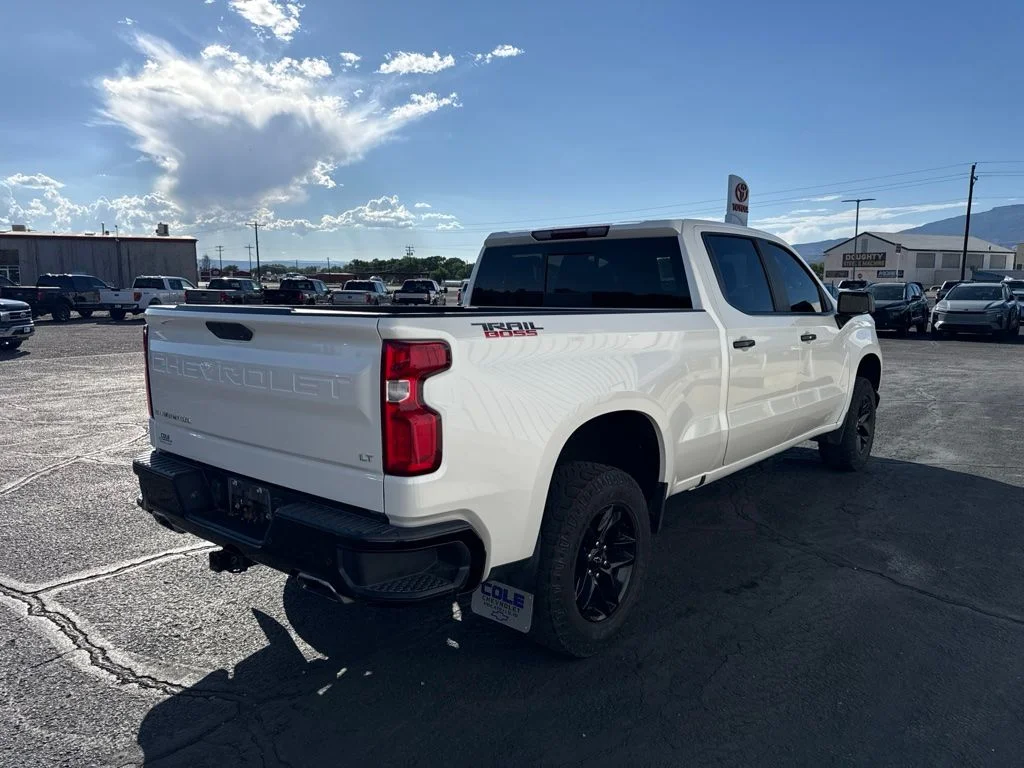 Used 2021 Pearl Chevrolet LT Trail Boss image 3