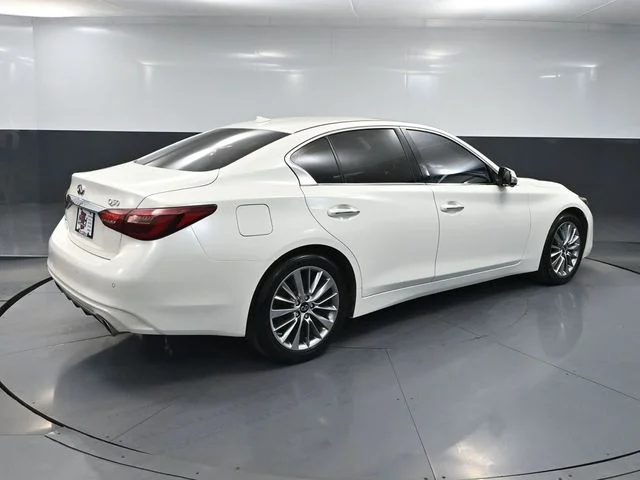 Certified Used 2024 White INFINITI LUXE image 3