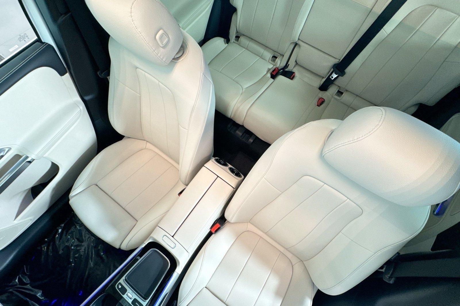 New 2026 Polar White Mercedes-Benz GLB 250 image 19