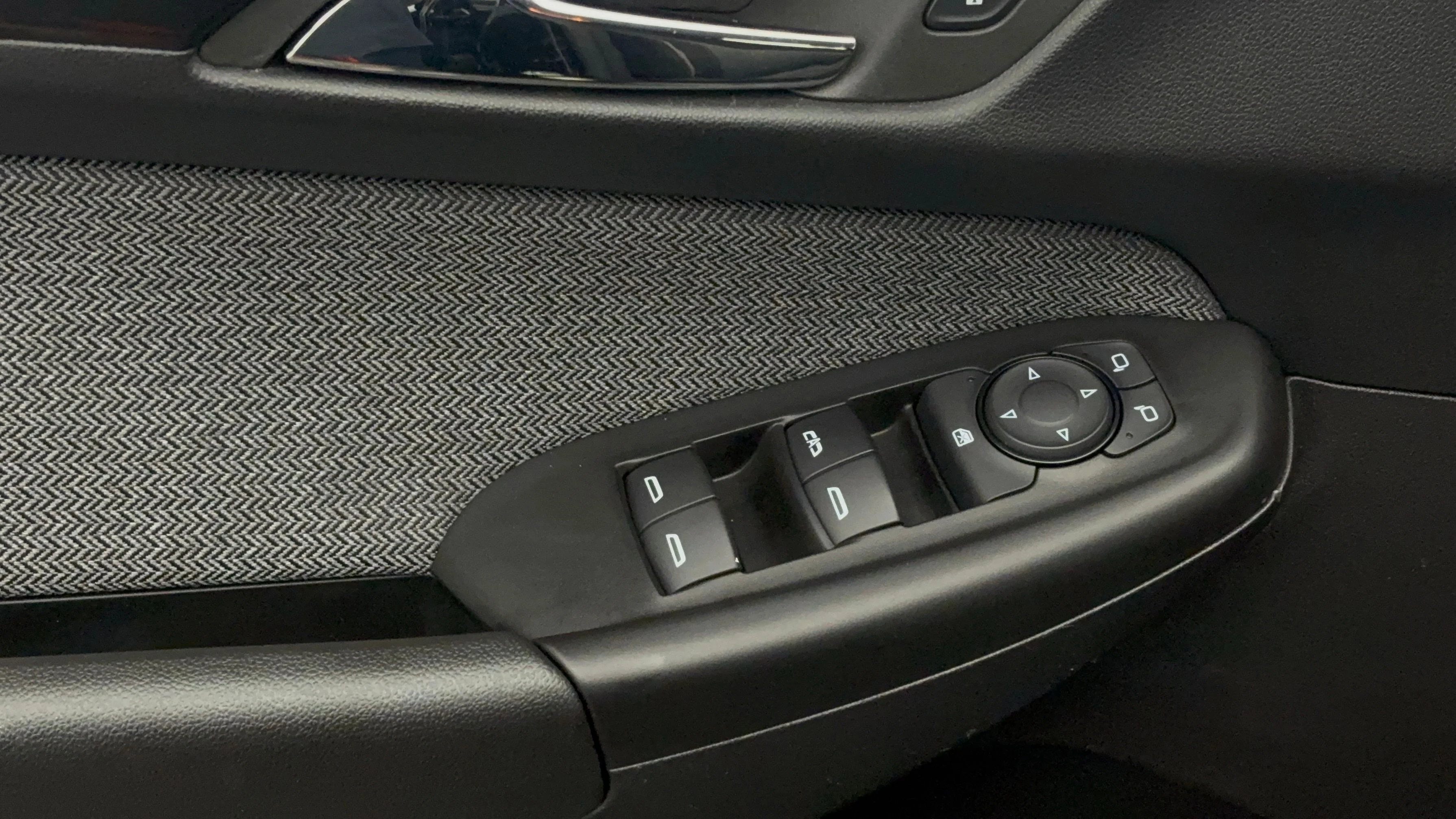 Used 2025 Mosaic Black Metallic Chevrolet LT image 14