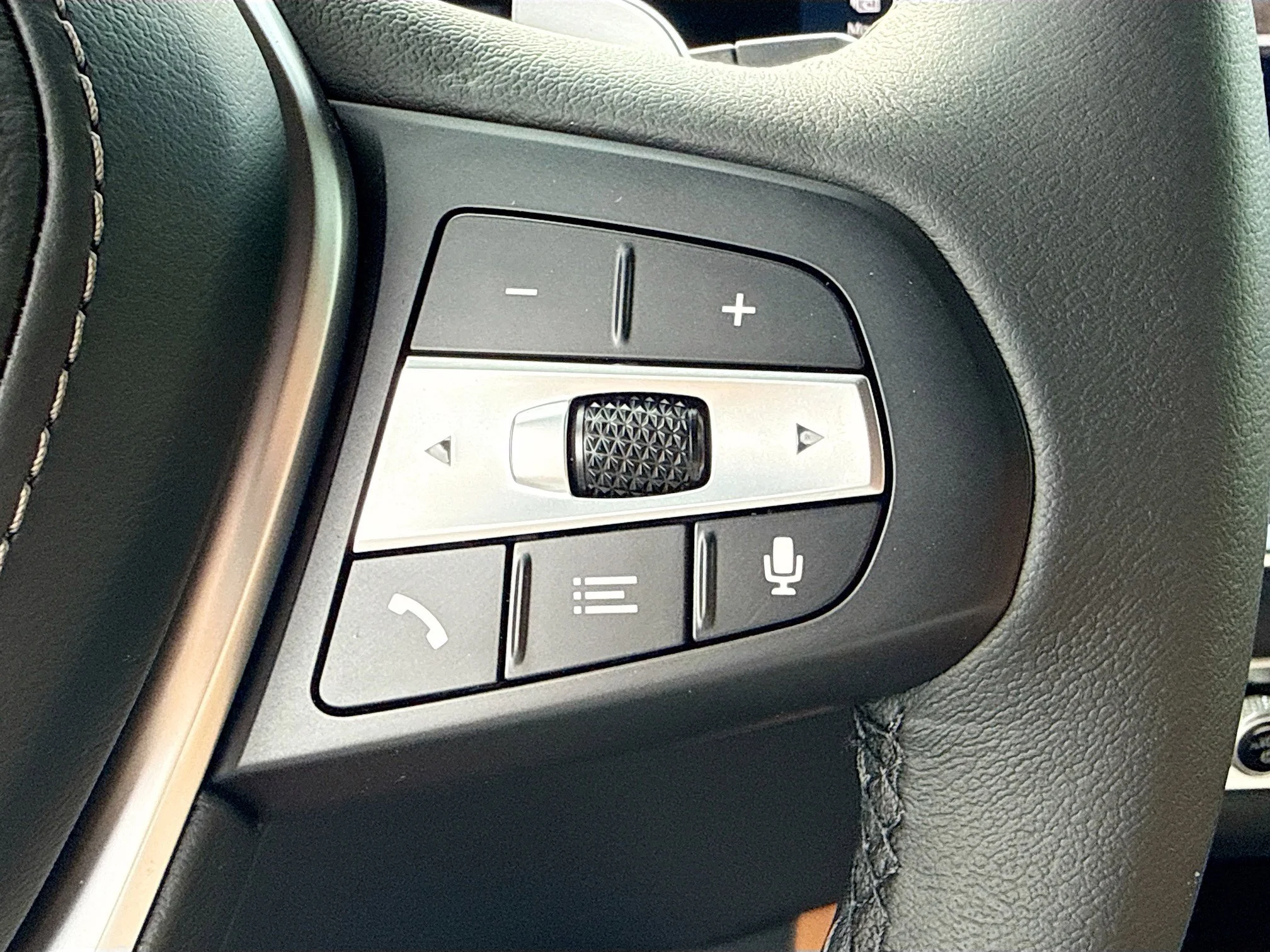 New 2026 Alpine White BMW sDrive40i image 40