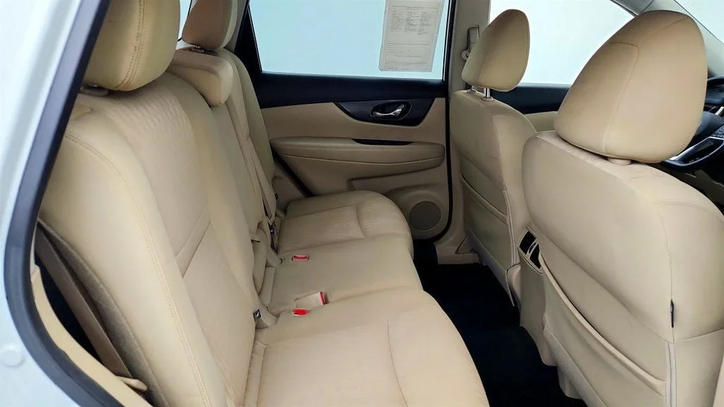 Used 2019 Pearl White Tricoat Nissan FWD SV image 22