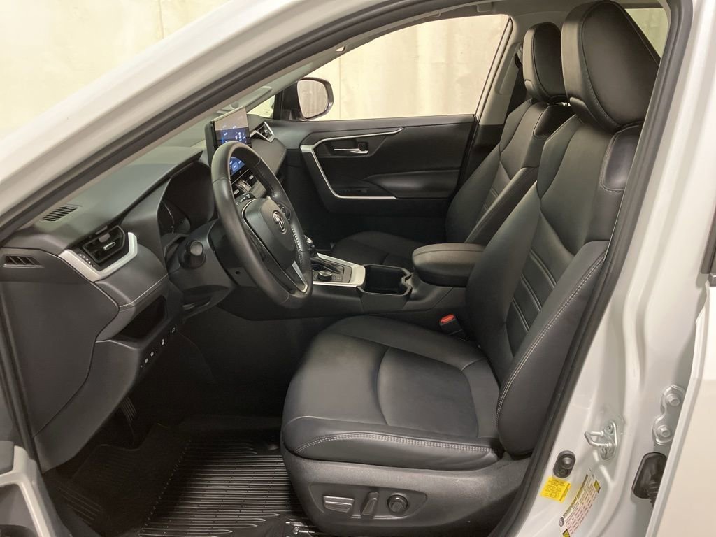 Used 2023 White Toyota Hybrid XLE Premium image 11