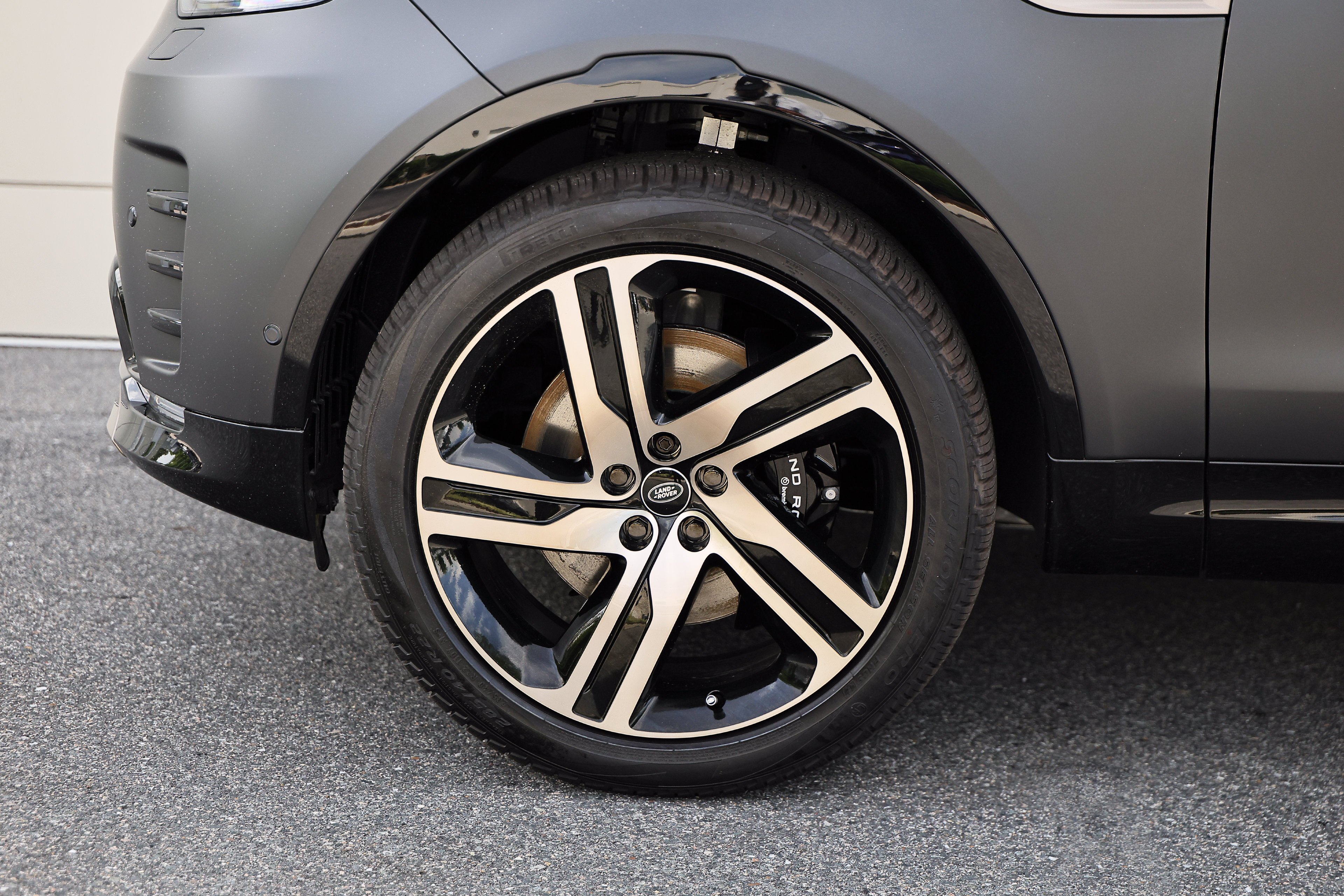 2026 Land Rover Discovery Tempest Edition - Photo 5