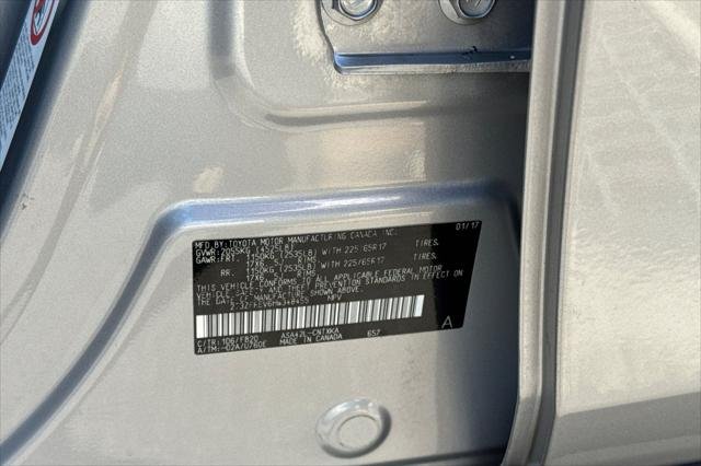 Certified Used 2017 SILVER ME Toyota  image 34