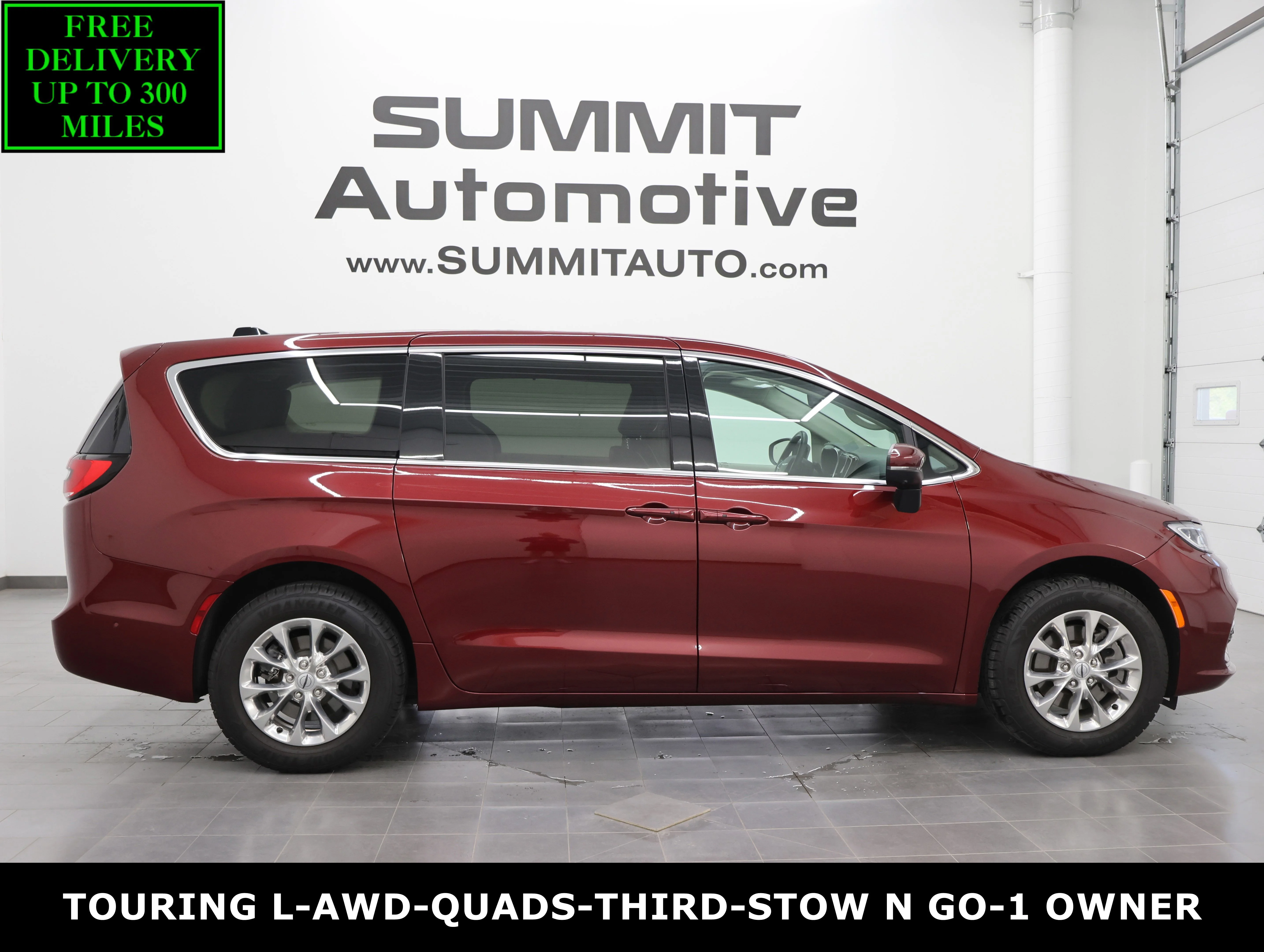 2023 Chrysler Pacifica Touring L AWD's photo