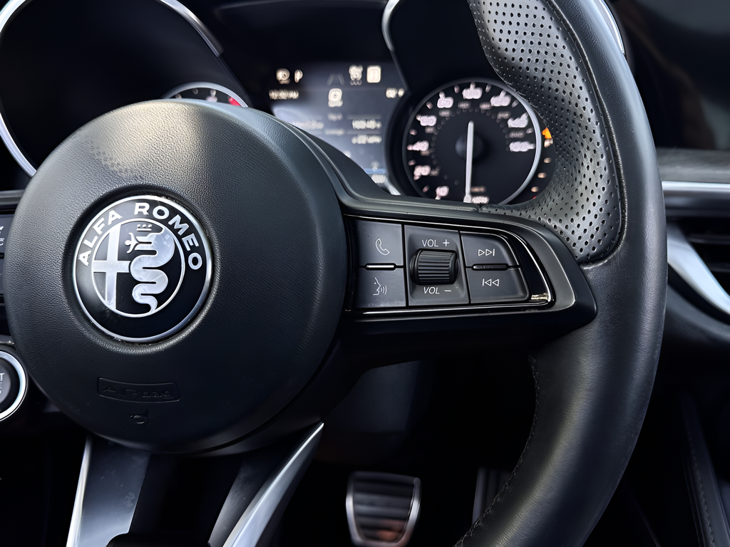 Used 2023 White Alfa Romeo Ti image 15