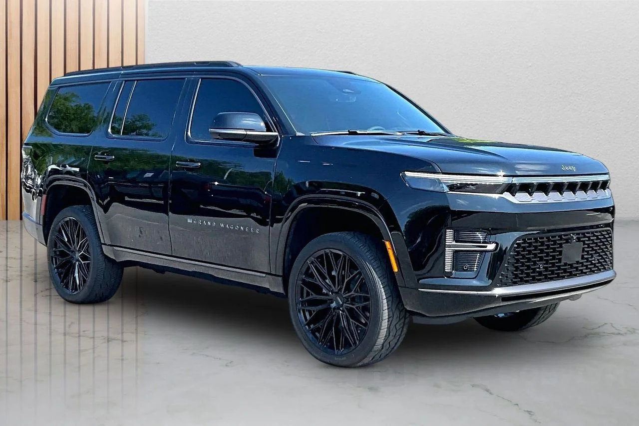 New 2026 High Gloss Black Exterior Paint Jeep Limited Reserve image 2