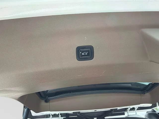 Used 2022 White GMC Denali image 14