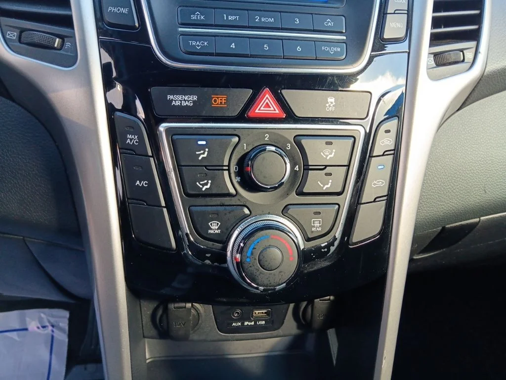 Used 2017 Black Noir Pearl Hyundai Base image 36