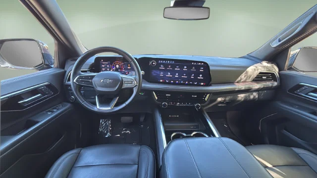 Used 2025 Gray Chevrolet Z71 image 16