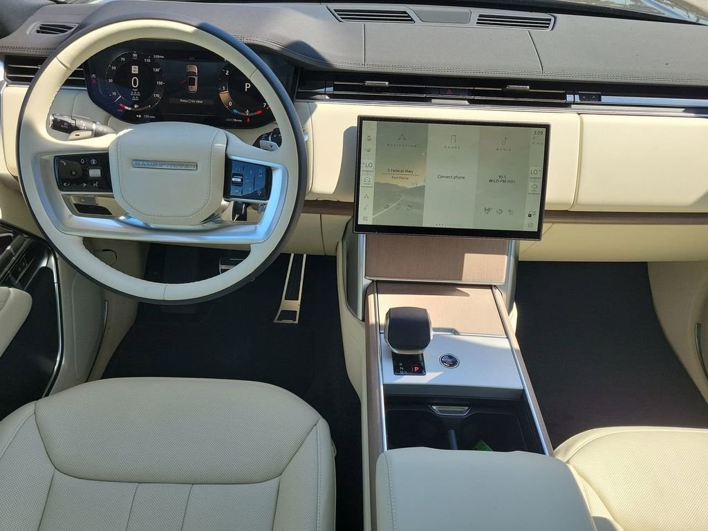 New 2026 Charente Grey Land Rover SE image 18