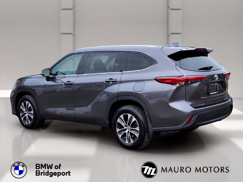 Used 2022 Gray Toyota XLE image 4