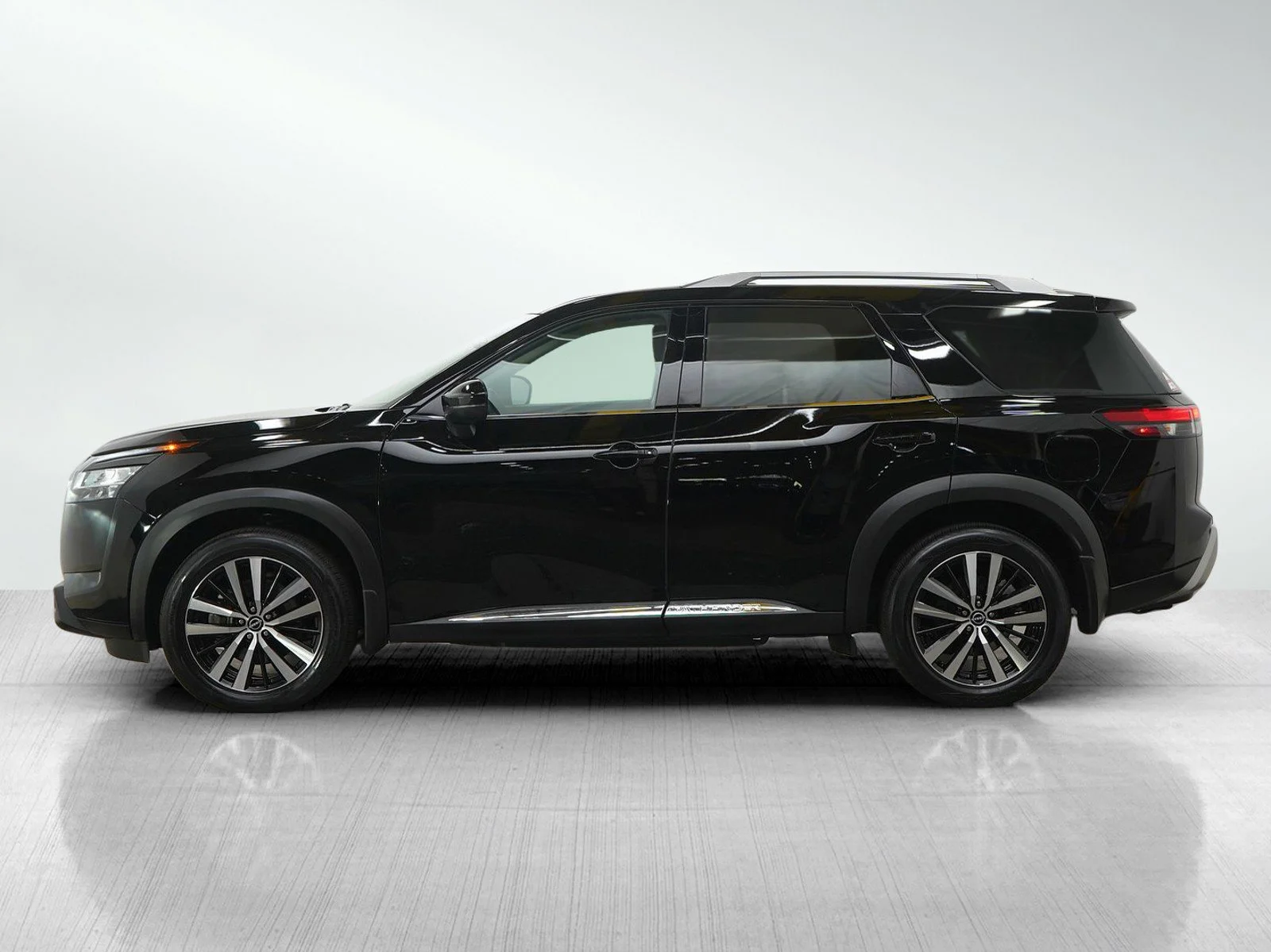 Used 2024 Nissan Pathfinder Platinum with VIN 5N1DR3DF0RC251048 for sale in Burnsville, Minnesota