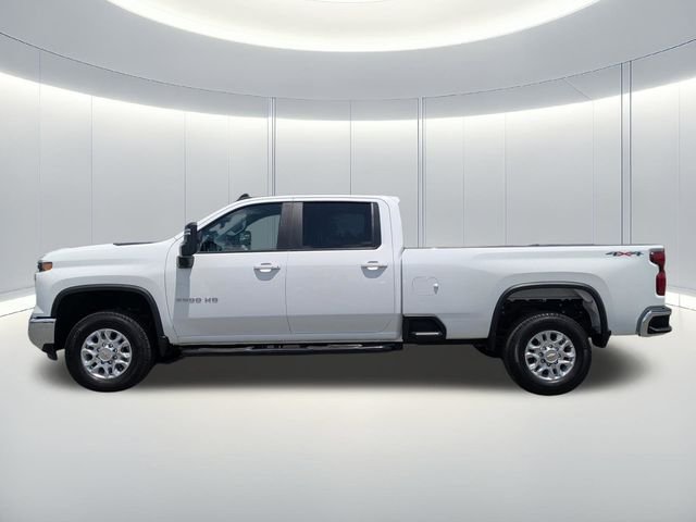 Used 2025 White Chevrolet LT image 2